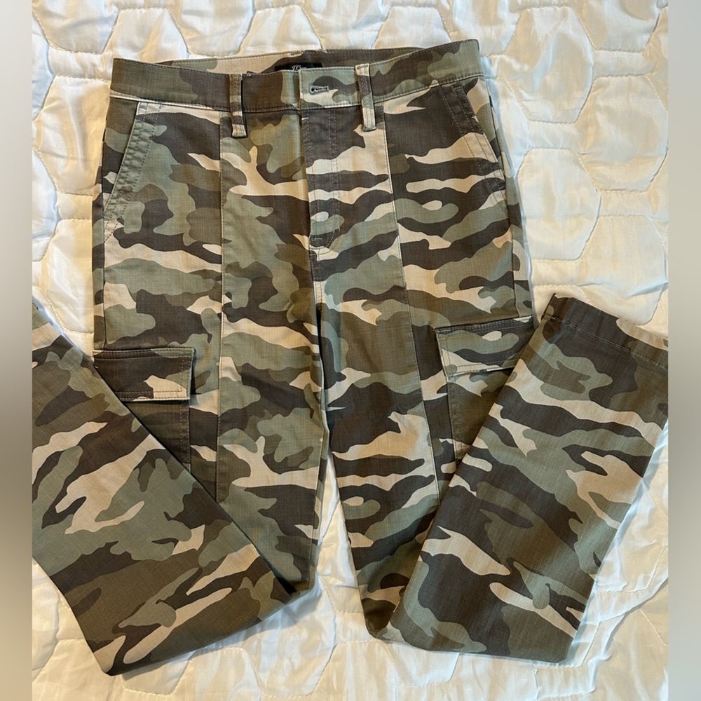 NWT J. Crew Camo Cargo Pants Size 28T